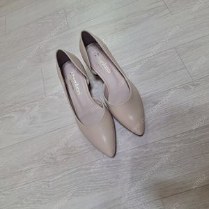 새상품) 스퀘어 펌프스 여성구두 5cm 베이지구두 230cm