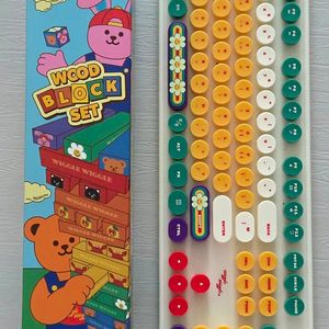 1.위글위글 무선키보드-상태좋음: 25.000원 2.위글위글 우드블록-상태좋음: 18.000원 ​ 택배비 3천원