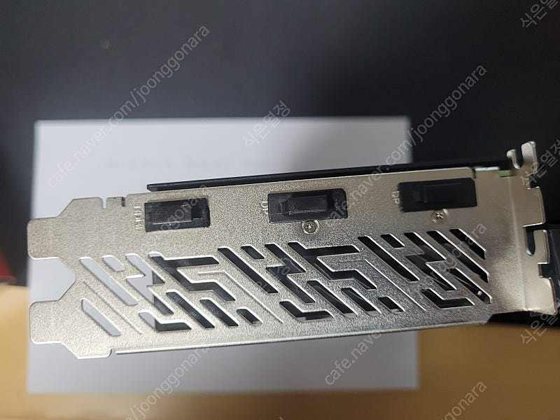 애즈락 9060XT 8기가 팝니다.--2