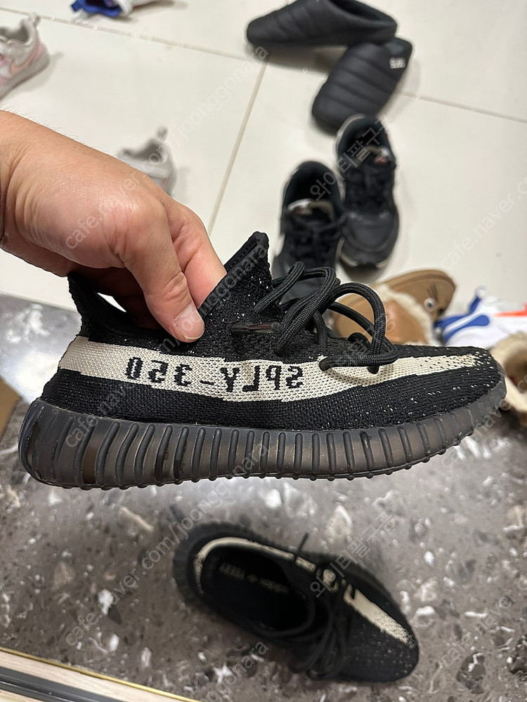 [240] 이지 350 오레오 이지 부스트 350 V2 코어 블랙 화이트 2022 이미지