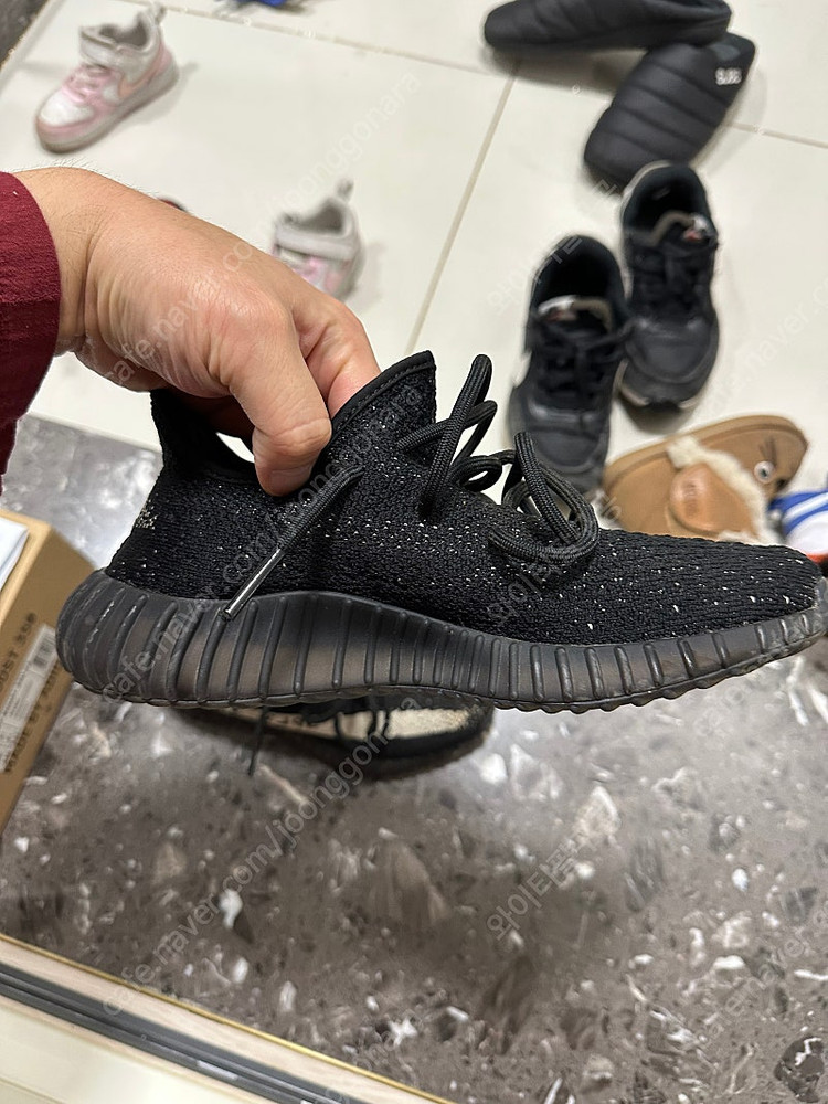 [240] 이지 350 오레오 이지 부스트 350 V2 코어 블랙 화이트 2022 이미지