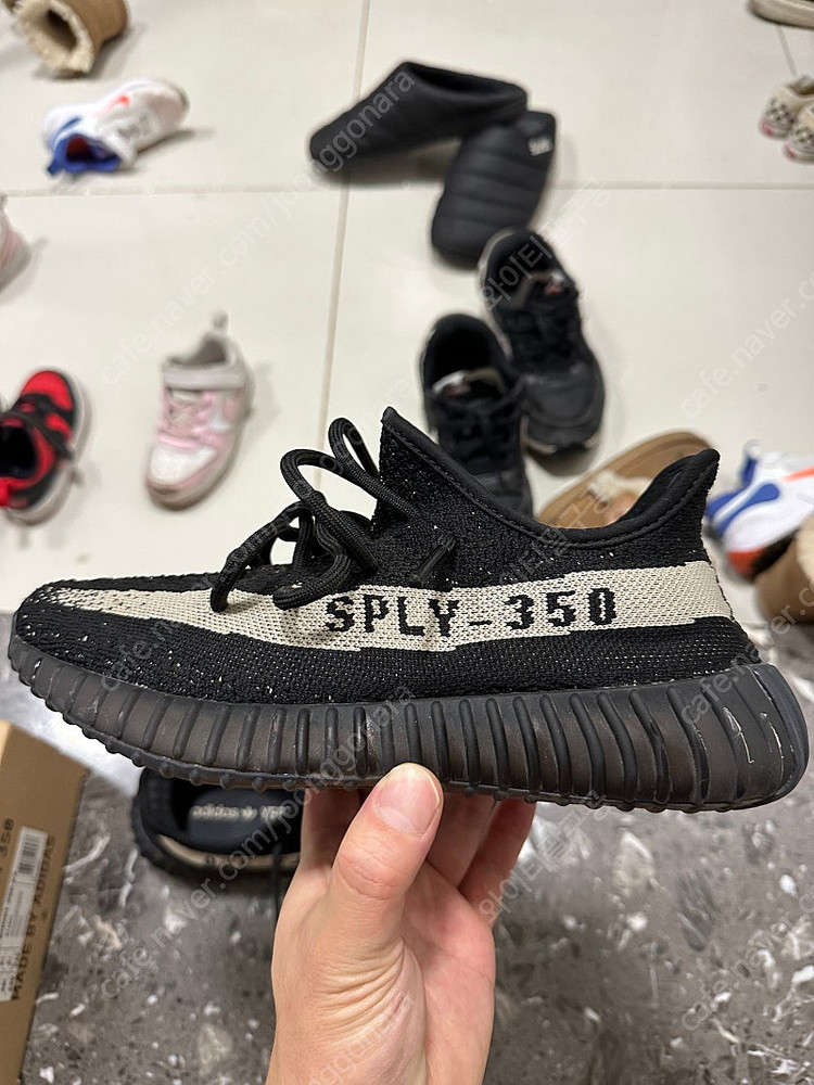 [240] 이지 350 오레오 이지 부스트 350 V2 코어 블랙 화이트 2022 이미지