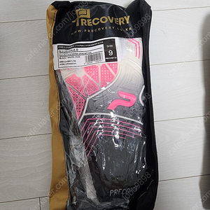 프리커버리 최상급 선수용 장갑(8~9호) 미사용 판매 합니다.