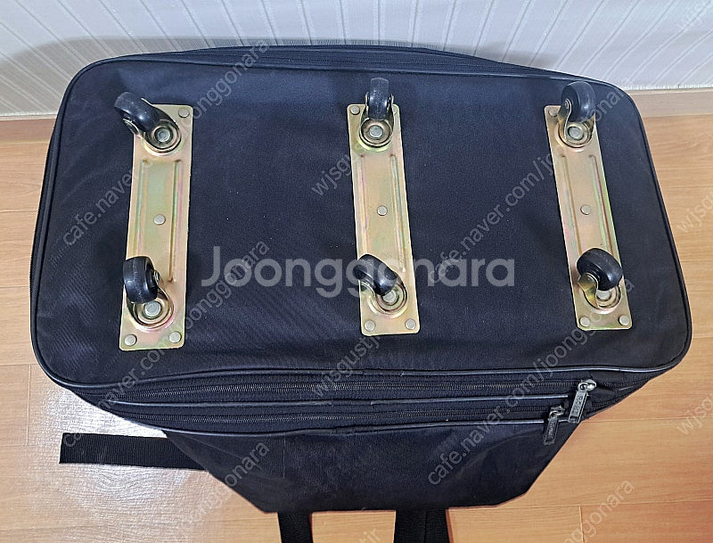 확장용 바퀴형 대형 여행용 가방 팝니다.--4