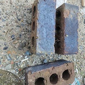 B급벽돌 1파레트 1050장 . (장당 300원)