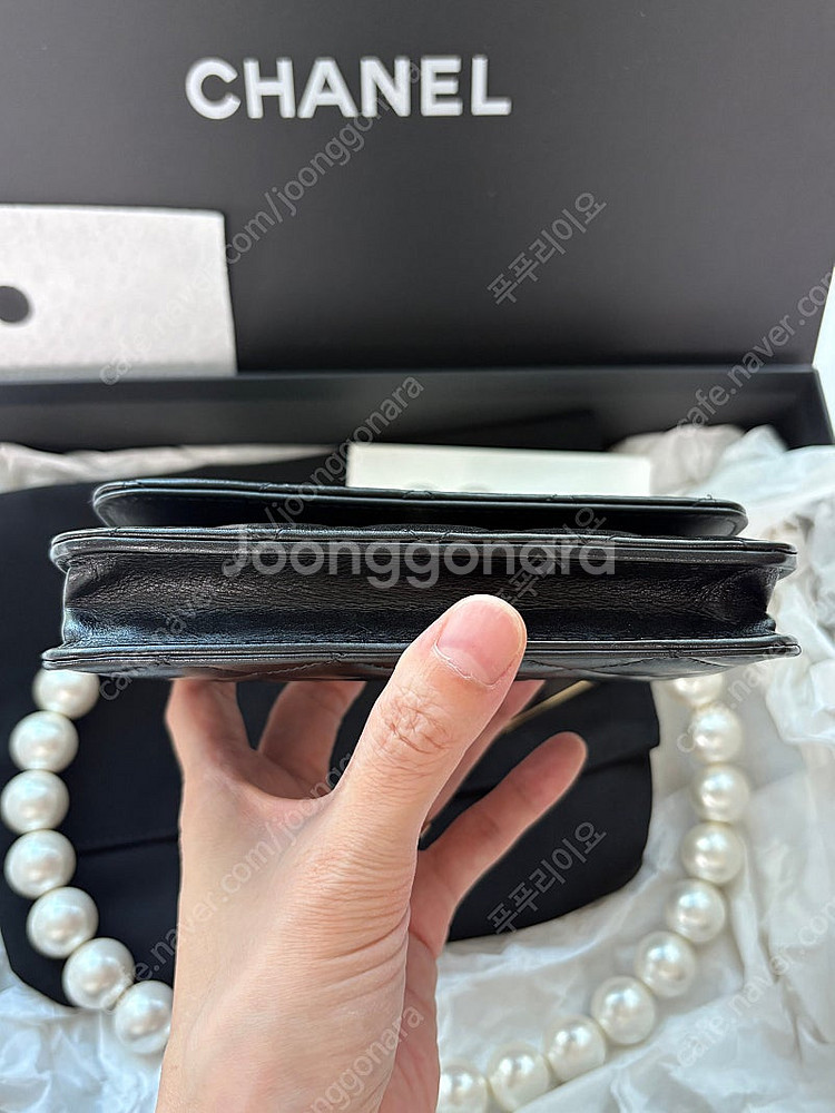 샤넬 미니 woc 진주 체인백 블랙 카프스킨--4