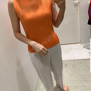 플리츠플리즈 오렌지 탑 민소매 터틀넥택포가