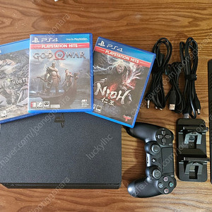 PS4 슬림 500기가 CUH-2218A 타이틀3개 포함 19만원에 판매 합니다.