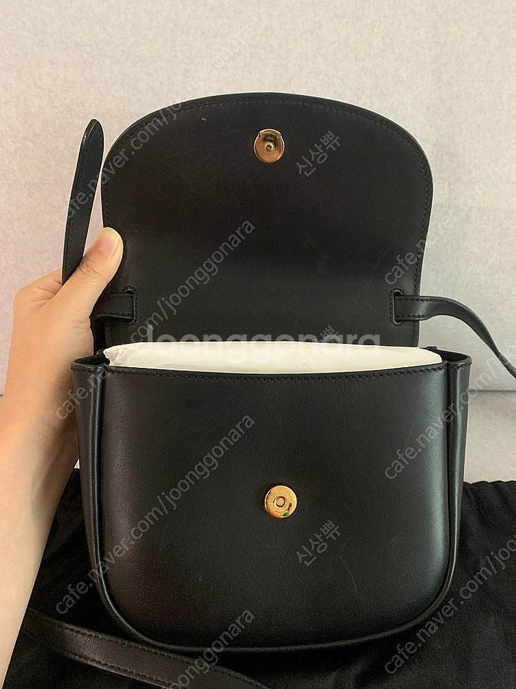 생로랑 YSL 스무스 레더 카이아 크로스 사첼백 팔아요--2