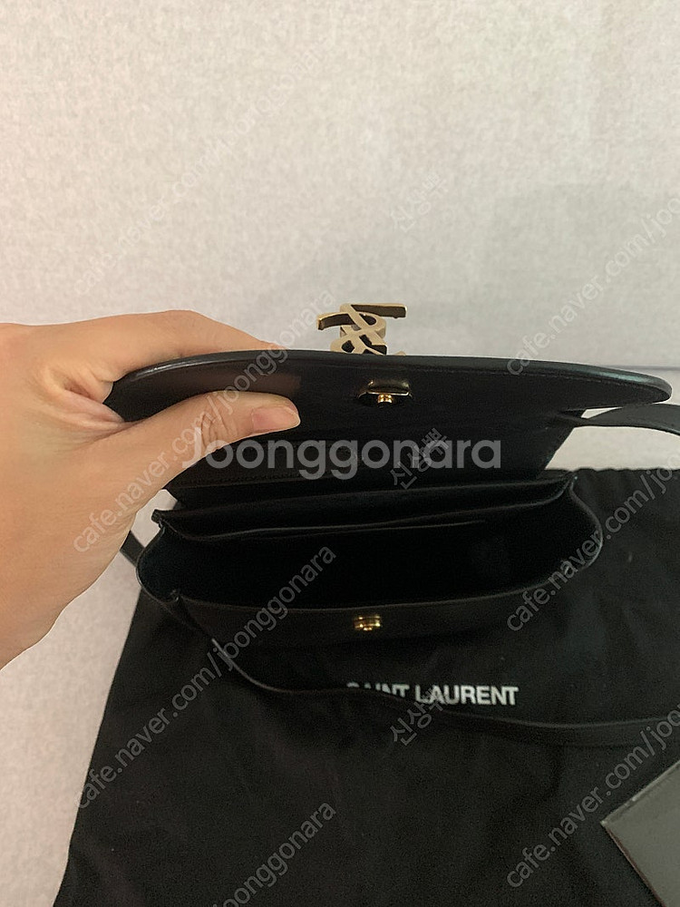 생로랑 YSL 스무스 레더 카이아 크로스 사첼백 팔아요--3