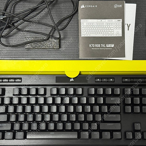 커세어 K70 RGB TKL 적축 키보드 팝니다.