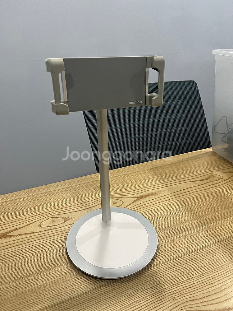 Manlab 태블릿 스탠드 거치대 TH02 팝니다.--0