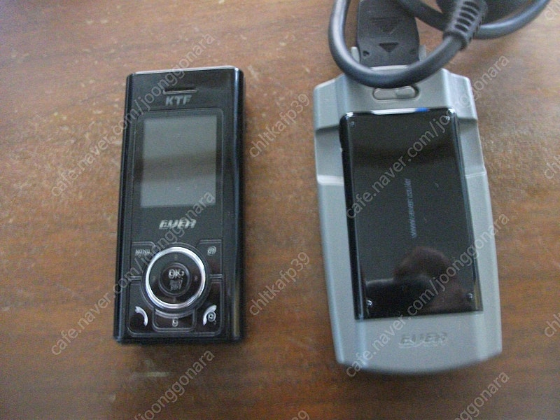 2g 구형폰 올드폰 ev-k130 mp3폰 개통이력만 있었던 거의새것 이미지