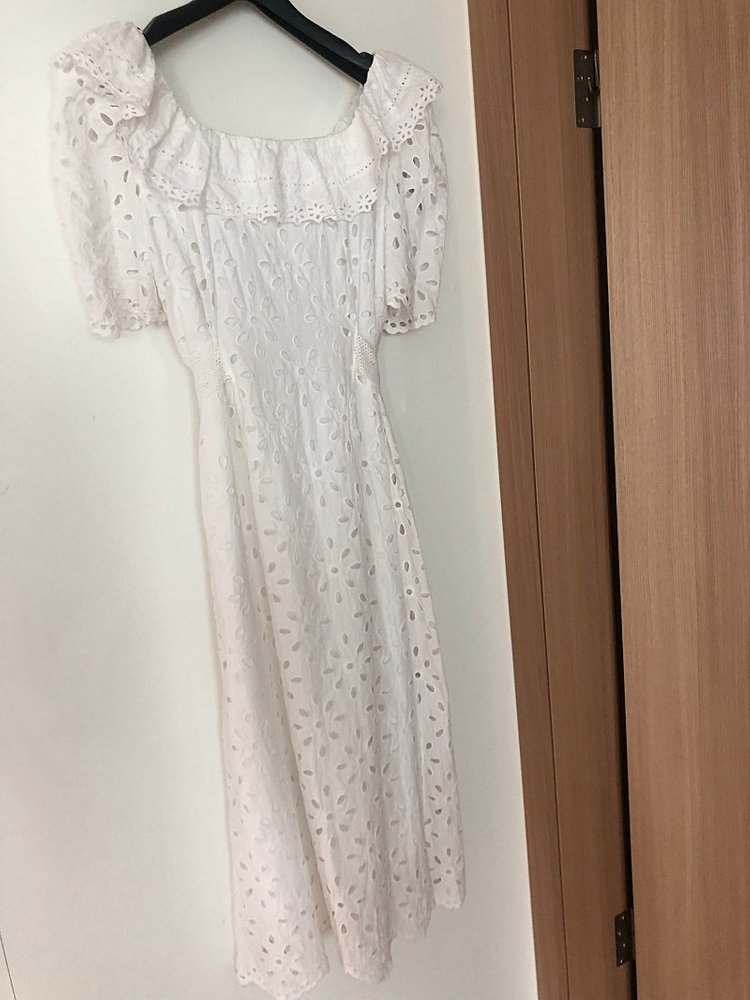 펀칭 레이스 스퀘어넥 아일렛 마랑 롱 원피스 여행룩 휴가룩 출근룩 바이ㅡ씨니스탈 89000원 이미지