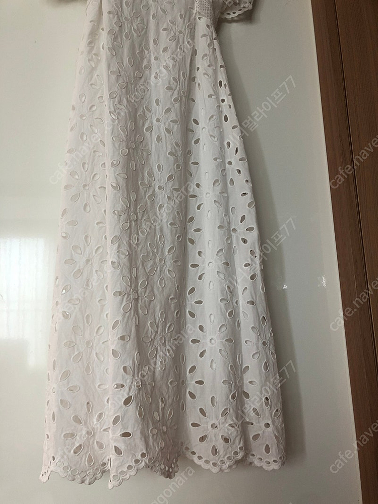펀칭 레이스 스퀘어넥 아일렛 마랑 롱 원피스 여행룩 휴가룩 출근룩 바이ㅡ씨니스탈 89000원 이미지