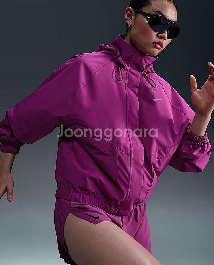 [L] 나이키 우먼스 스톰핏 스위프트 러닝 자켓 바람막...--2
