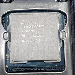 인텔 i9 9900k + 에즈락 z390 EXT