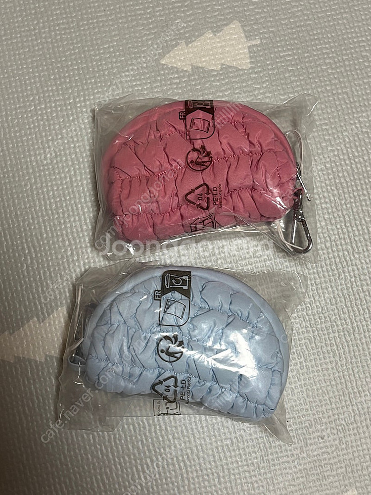 코스 퀼티드 파우치 팝니다--0