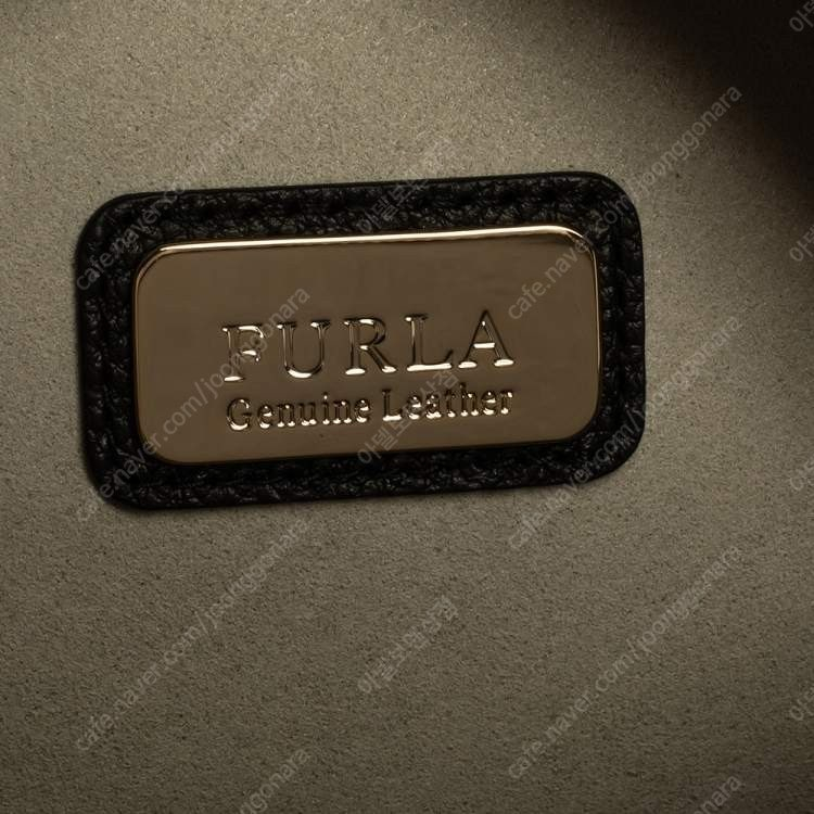 FURLA 훌라 블랙 레더 라운드 미니 크로스백 이미지