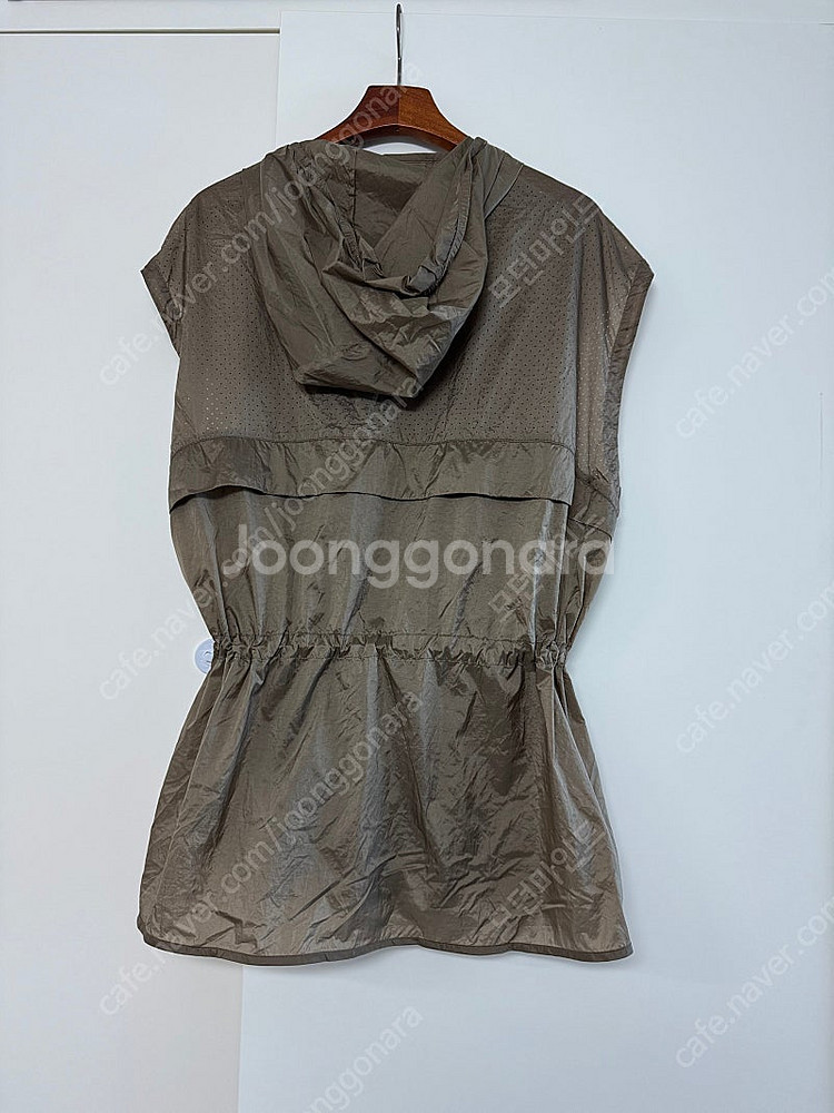 여성 코오롱스포츠 조끼 바람막이 초경량 캠핑 러닝 등산--1