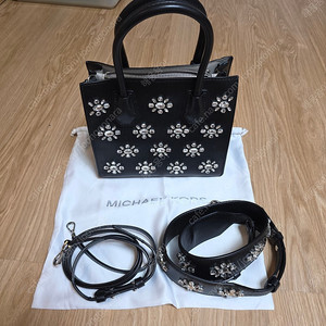 마이클 코어스 머서 크리스탈 가죽 크로스백 (Mercer Crystal-Embellished Leather Crossbody Bag)