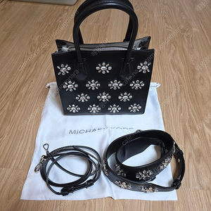 마이클 코어스 머서 크리스탈 가죽 크로스백 (Mercer Crystal-Embellished Leather Crossbody Bag)