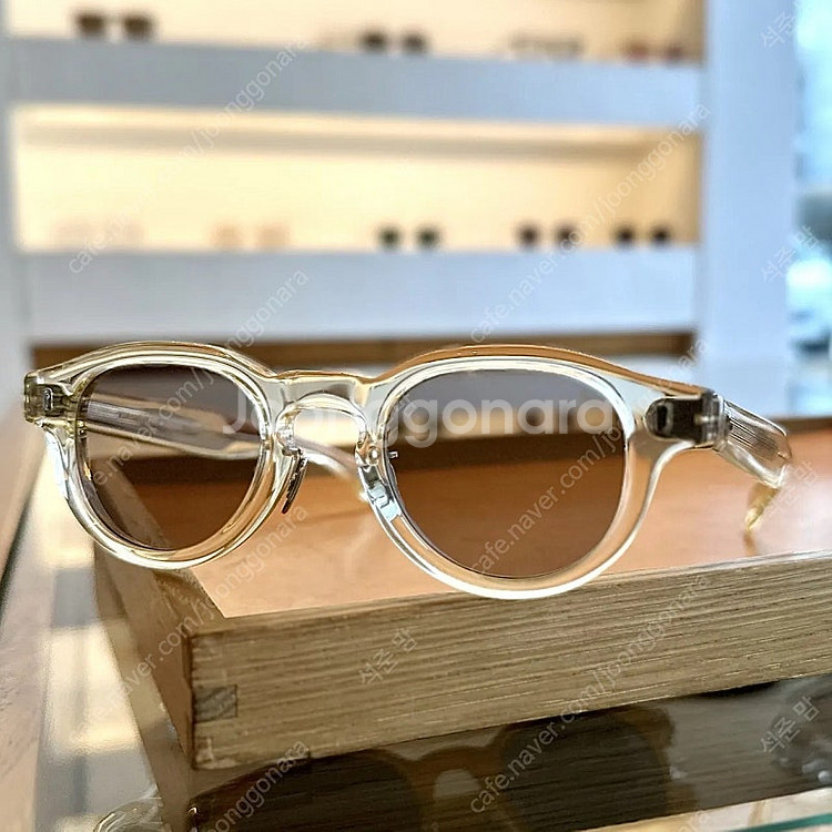 eyevan 7285 335 투명칼라 뿔테 판매합니다--1