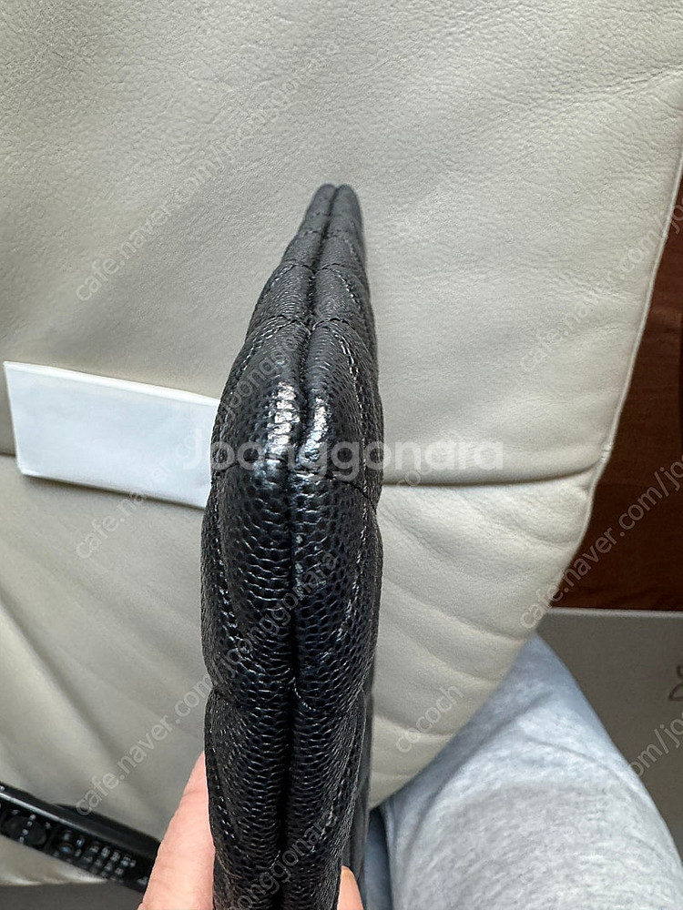 샤넬 캐비어 클러치 라지 팝니다--4