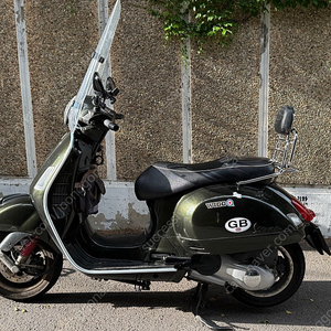 베스파 15년식 gts125 3v 딥그린 판매합니다.