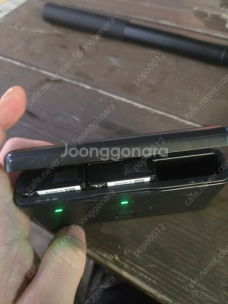오즈모액션4 배터리 2개 충전기 셋트10만원팝니다--0