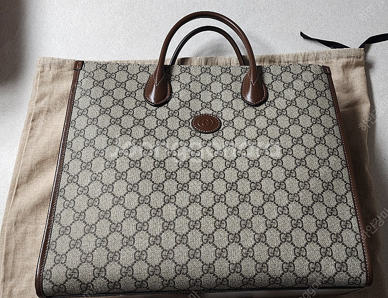 구찌 인터로킹 토트백 미디움--1