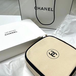 새상품 샤넬 파우치 + 쇼핑백 45000원