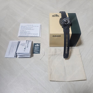 카시오 프로트렉 PRJ-B001-1DR 판매합니다.