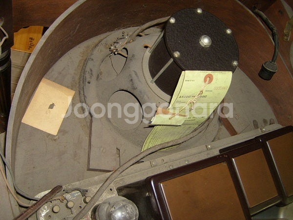 미제 100년정도된 진공관 라디오--3