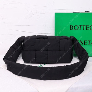 보테가베네타 패디드 카세트백