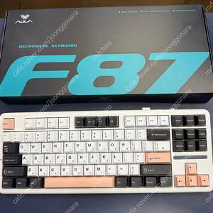 [판매중] AULA F87 pro 유무선 독거미 키보드 판매합니다(택배비 포함 55000원, 25.7.19 구매, 펀키스 정발판, 올리비아 화이트, 저소음피치축)