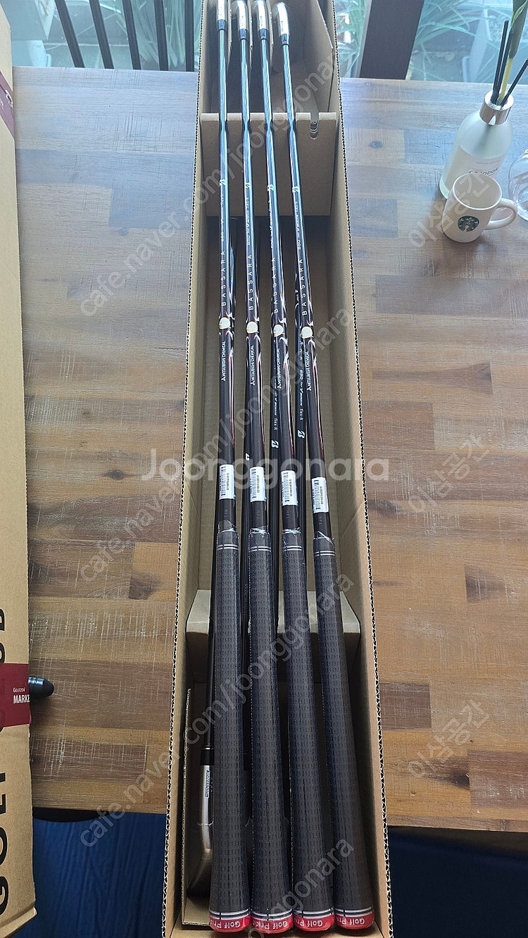 브리지스톤 V300 9세대 아이언 카본 석교상사 Basara R 8i 새제품 팝니다.--0