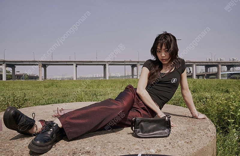 (새상품) 애즈온 리닝 새틴 트라우저 팬츠 스트라이프 슬랙스 와인 이미지