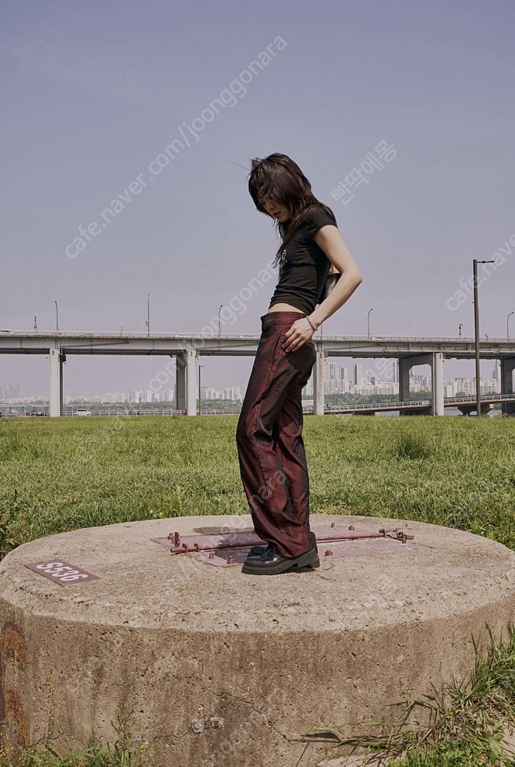 (새상품) 애즈온 리닝 새틴 트라우저 팬츠 스트라이프 슬랙스 와인 이미지