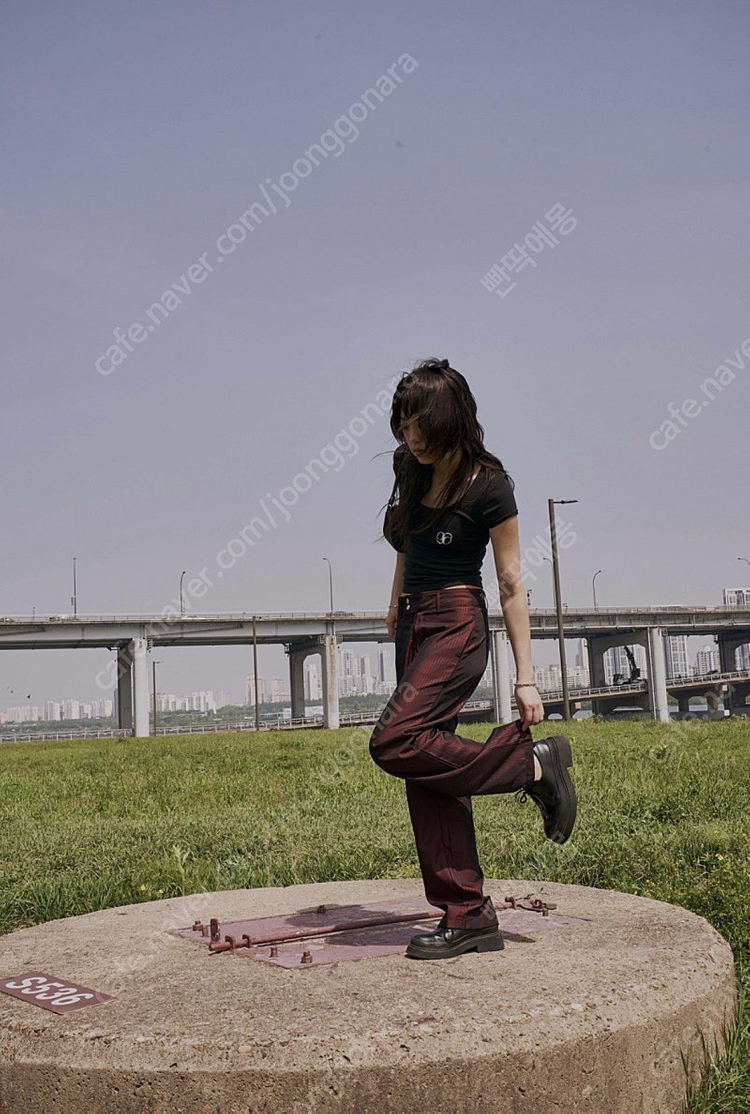 (새상품) 애즈온 리닝 새틴 트라우저 팬츠 스트라이프 슬랙스 와인 이미지