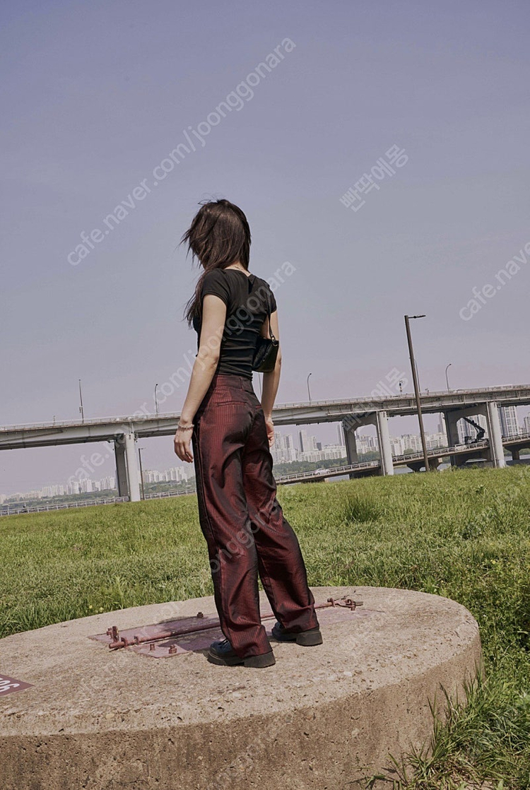 (새상품) 애즈온 리닝 새틴 트라우저 팬츠 스트라이프 슬랙스 와인 이미지