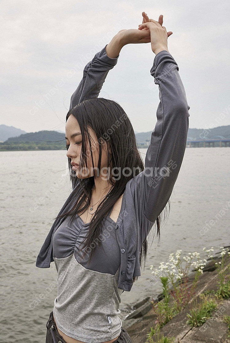 (새상품) 애즈온 사샤 슬리브리스 블랙 홀터넥 나시--2