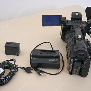소니캠코더 HXR-NX3+ECM NV1마이크+AC-VL1 충전기+NP-F970배터리 + 카메라 가방 : 총 70만원에 드림