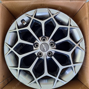 제네시스 RG3 G80 19인치 녹용휠 팝니다