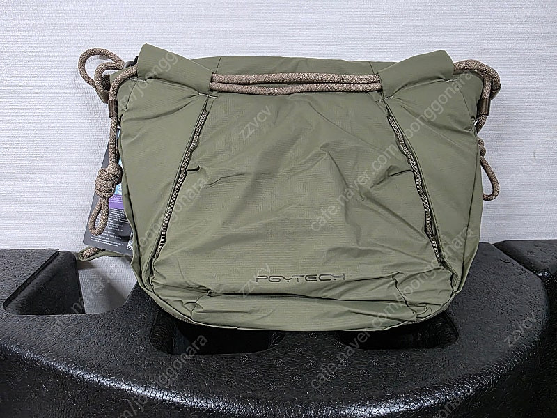 [7만] 피지테크 원고 로프스트랩 숄더백 카키 (단순개봉)--2