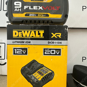 디월트 DCV585N 무선 집진기.배터리 충전기포함.