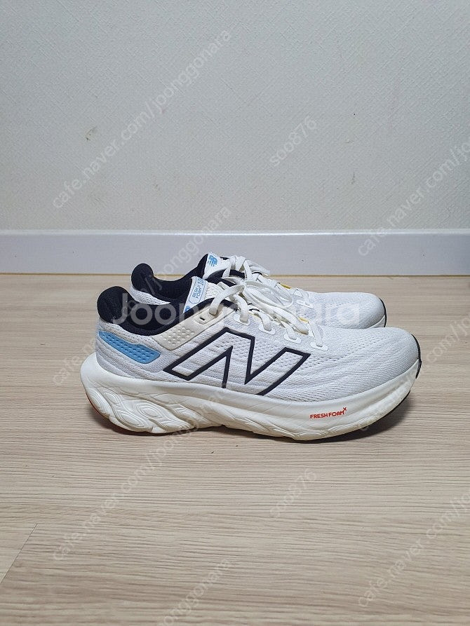 뉴발란스 1080 v13 런닝화 사이즈 260 판매해요--0