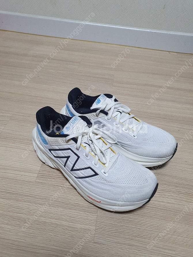 뉴발란스 1080 v13 런닝화 사이즈 260 판매해요--1