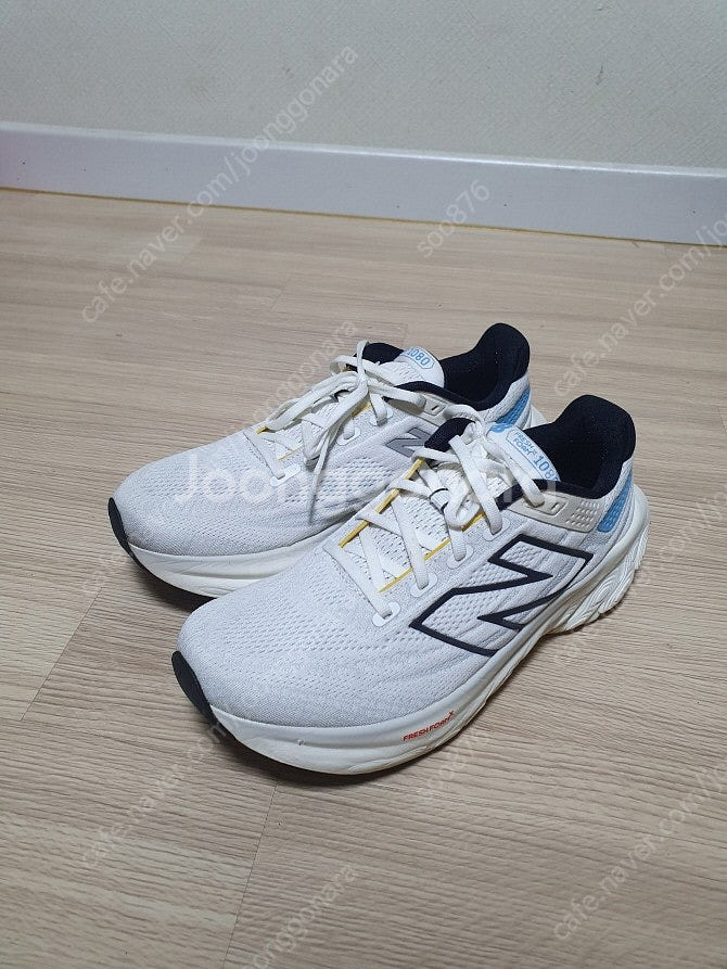 뉴발란스 1080 v13 런닝화 사이즈 260 판매해요--3