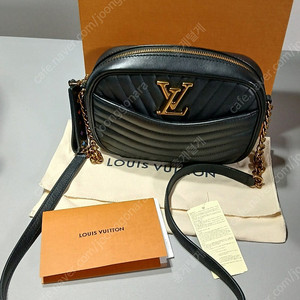 루이비통 뉴웨이브 카메라백 M53682 - 20년